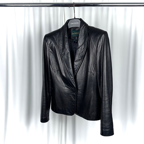 Vintage 1990’s Danier Leather Short Blazer in Soft Black Lambskin - S/M - Picture 5 of 11